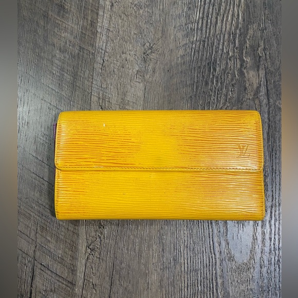 LOUIS VUITTON Epi Leather Sarah Wallet - Picture 1 of 12